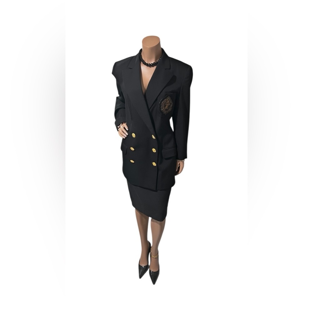 Chic Black Blazer with Gold Accents Vintage Y2K Trending, Stunningly Gorgeous☑️ - Picture 5 of 12